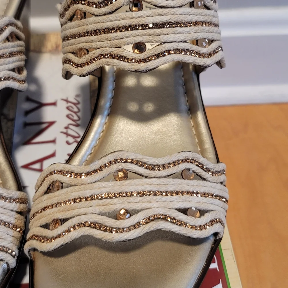 NIB TUSCANY Easy Street Selva Wedge Made in Italy Natural Gold Heel Sandals 7W